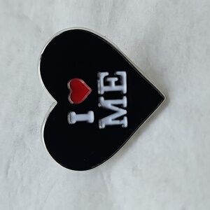 Pin " I ❤️ME"
